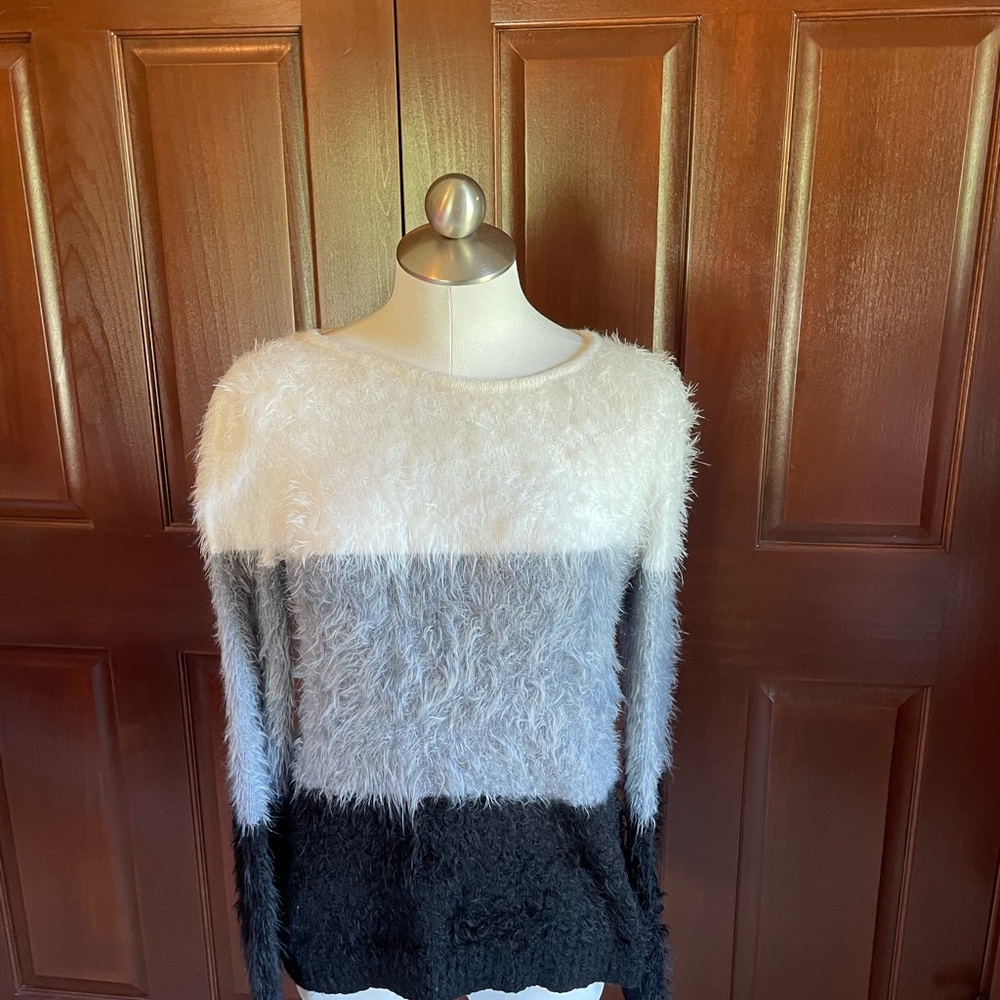 Women’s sweater by Questions. Size L color block, white gray and black